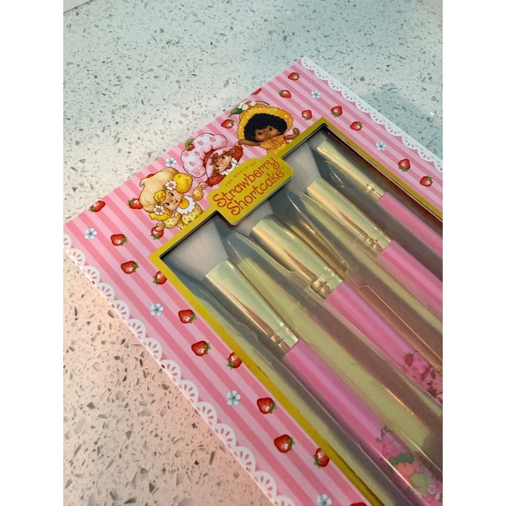 Strawberry Shortcake Cosmetic Brush Set 4pc Taste Beauty Pink Collector Box NEW